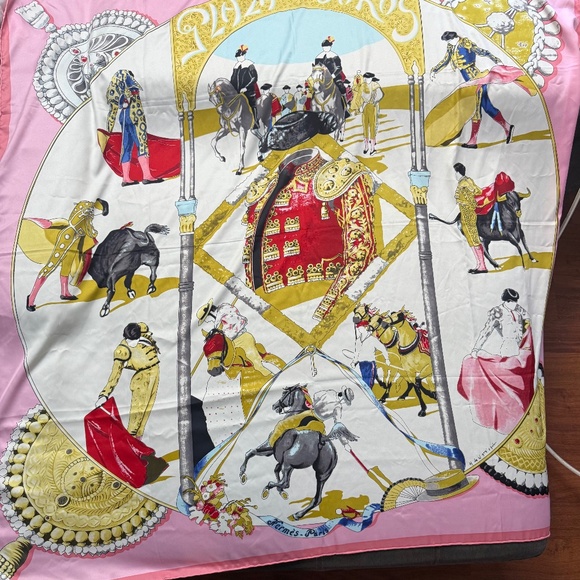 Hermes’ scarf - Picture 1 of 1